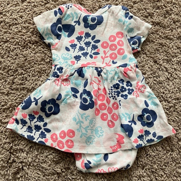 Carter’s Set of 2 Sunsuit/Dress Onesie Outfits - Picture 5 of 6